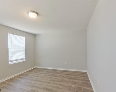 721 Cane Street E - Photo Thumbnail 13