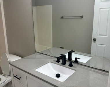 343 Grant Boulevard - Photo Thumbnail 5