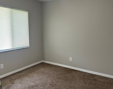 343 Grant Boulevard - Photo Thumbnail 4