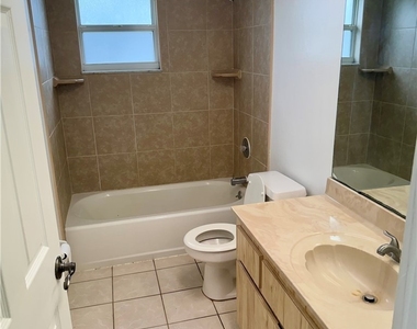 523 Se 6th Terrace - Photo Thumbnail 12