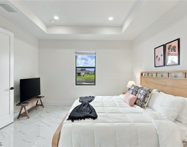 1310 Ne 6th Avenue - Photo Thumbnail 16