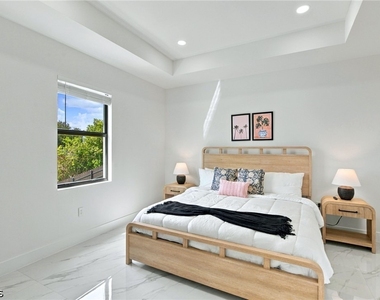 1310 Ne 6th Avenue - Photo Thumbnail 15