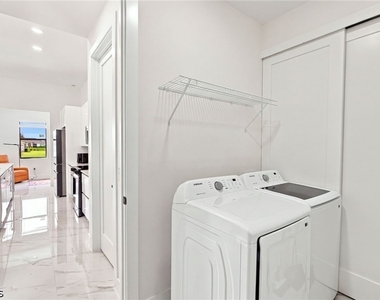 1310 Ne 6th Avenue - Photo Thumbnail 9