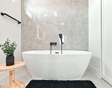 1310 Ne 6th Avenue - Photo Thumbnail 20