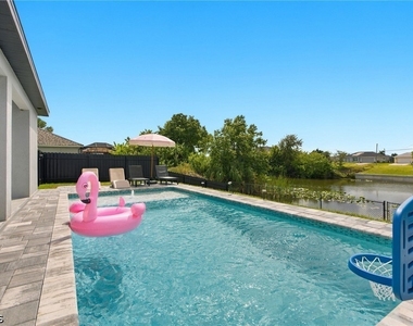1310 Ne 6th Avenue - Photo Thumbnail 1