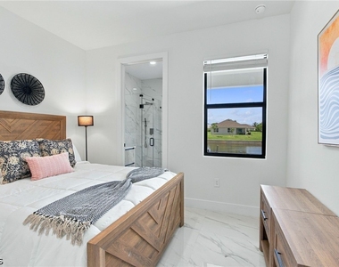 1310 Ne 6th Avenue - Photo Thumbnail 12