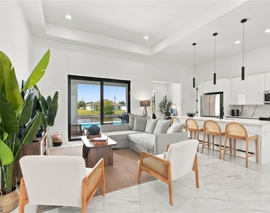 1310 Ne 6th Avenue - Photo Thumbnail 2