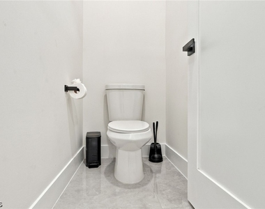 1310 Ne 6th Avenue - Photo Thumbnail 23