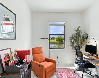 1310 Ne 6th Avenue - Photo Thumbnail 8