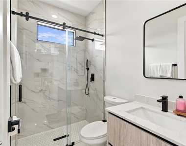1310 Ne 6th Avenue - Photo Thumbnail 11
