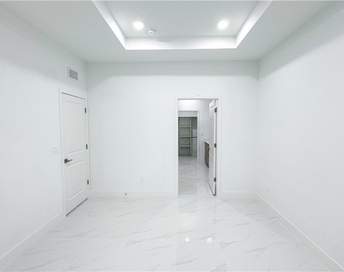 714 Carbon Street E - Photo Thumbnail 20