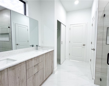 714 Carbon Street E - Photo Thumbnail 23