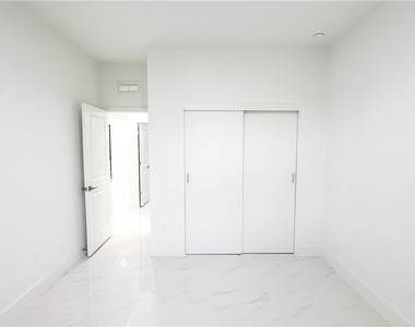 714 Carbon Street E - Photo Thumbnail 11