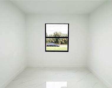 714 Carbon Street E - Photo Thumbnail 10