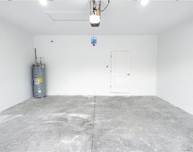 714 Carbon Street E - Photo Thumbnail 26