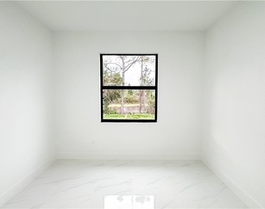 714 Carbon Street E - Photo Thumbnail 13