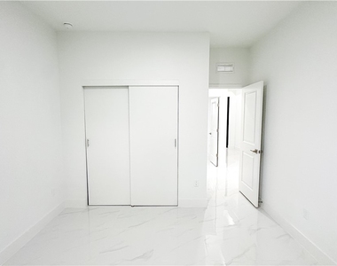 714 Carbon Street E - Photo Thumbnail 12