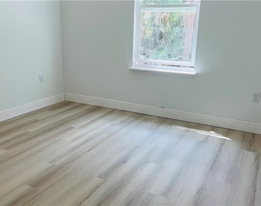 1133 Albany Avenue - Photo Thumbnail 7