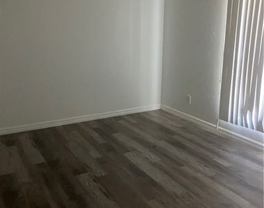 4229 Sw 14th Avenue - Photo Thumbnail 2