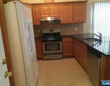 538 Hamilton - Photo Thumbnail 4