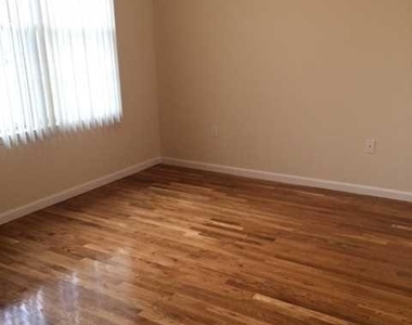 538 Hamilton - Photo Thumbnail 3