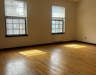 199 Boulevard - Photo Thumbnail 2