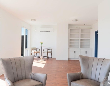 77 Ridge - Photo Thumbnail 15