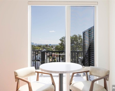77 Ridge - Photo Thumbnail 14