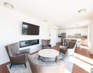 77 Ridge - Photo Thumbnail 13