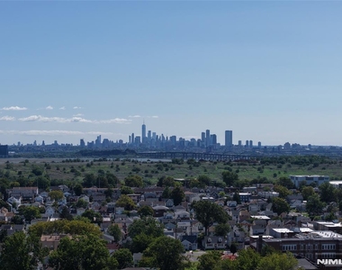 77 Ridge - Photo Thumbnail 18