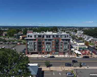 77 Ridge - Photo Thumbnail 19