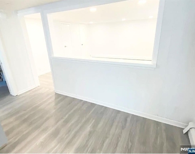 96 Main - Photo Thumbnail 4