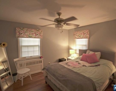 237 Glen - Photo Thumbnail 6