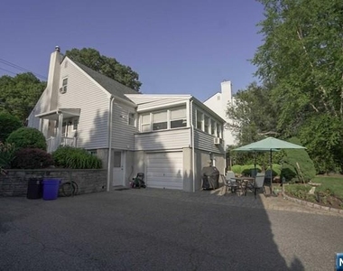237 Glen - Photo Thumbnail 14