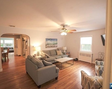 237 Glen - Photo Thumbnail 4