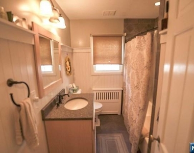 237 Glen - Photo Thumbnail 9