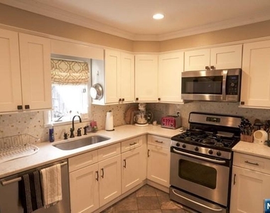 237 Glen - Photo Thumbnail 2