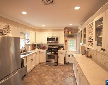 237 Glen - Photo Thumbnail 1