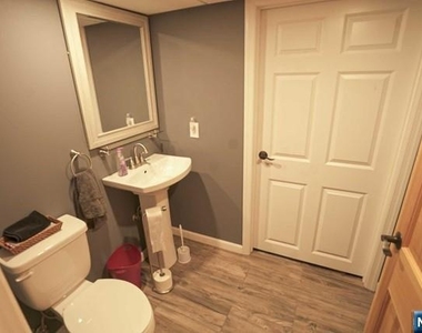 237 Glen - Photo Thumbnail 12