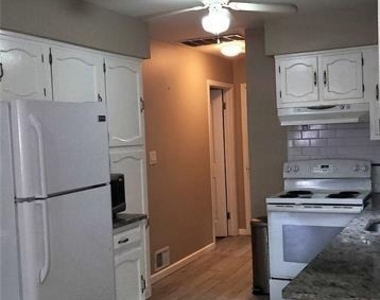 629 Sussex - Photo Thumbnail 4