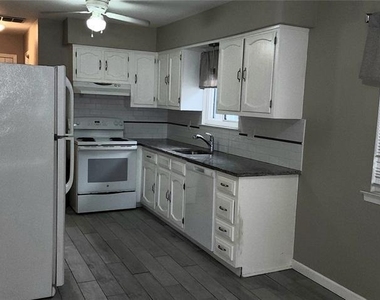 629 Sussex - Photo Thumbnail 3