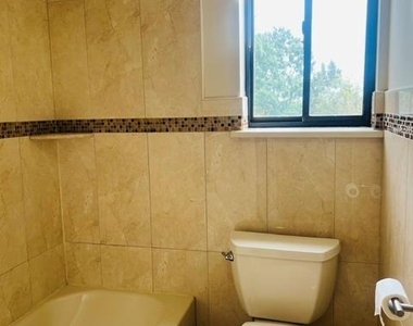 123 Grove - Photo Thumbnail 10