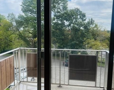 123 Grove - Photo Thumbnail 6