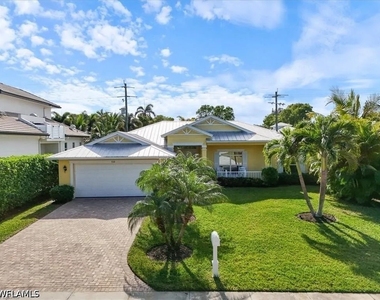 732 7th Avenue N - Photo Thumbnail 2