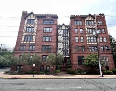 109 Grand - Photo Thumbnail 1