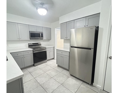 1810 Westbluff Drive - Photo Thumbnail 3