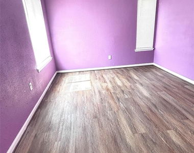 1810 Westbluff Drive - Photo Thumbnail 11
