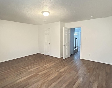 1810 Westbluff Drive - Photo Thumbnail 4