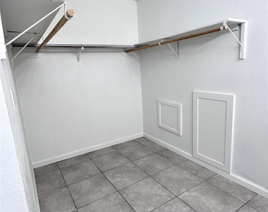 1810 Westbluff Drive - Photo Thumbnail 15