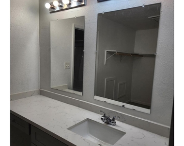 1810 Westbluff Drive - Photo Thumbnail 9